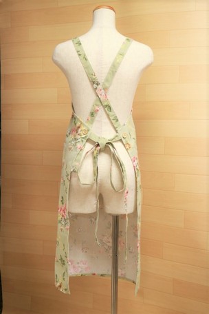 【メール便可】　花柄エプロン　【薔薇雑貨　ローズ　バラ　キッチン雑貨　ルームウェア　ギフト　プレゼント】