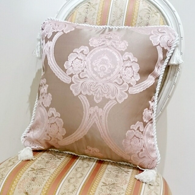 クッション　オペラピンク　アクアフラワー　【薔薇雑貨　姫系雑貨　タッセル　座布団　枕　カルトナージュ　リボン】