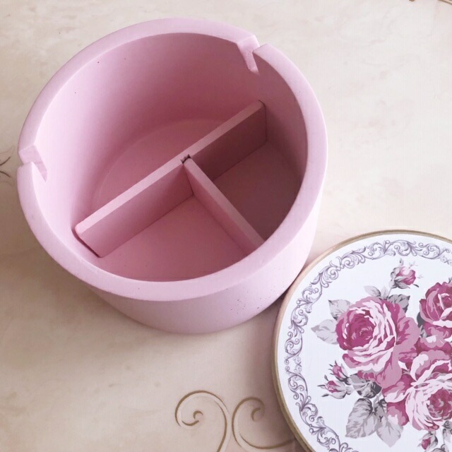 ミラー付き小物入れ　ルーシー　【薔薇雑貨　ローズ雑貨　姫系雑貨　インテリア雑貨　ドレッサー　卓上ミラー　鏡台】