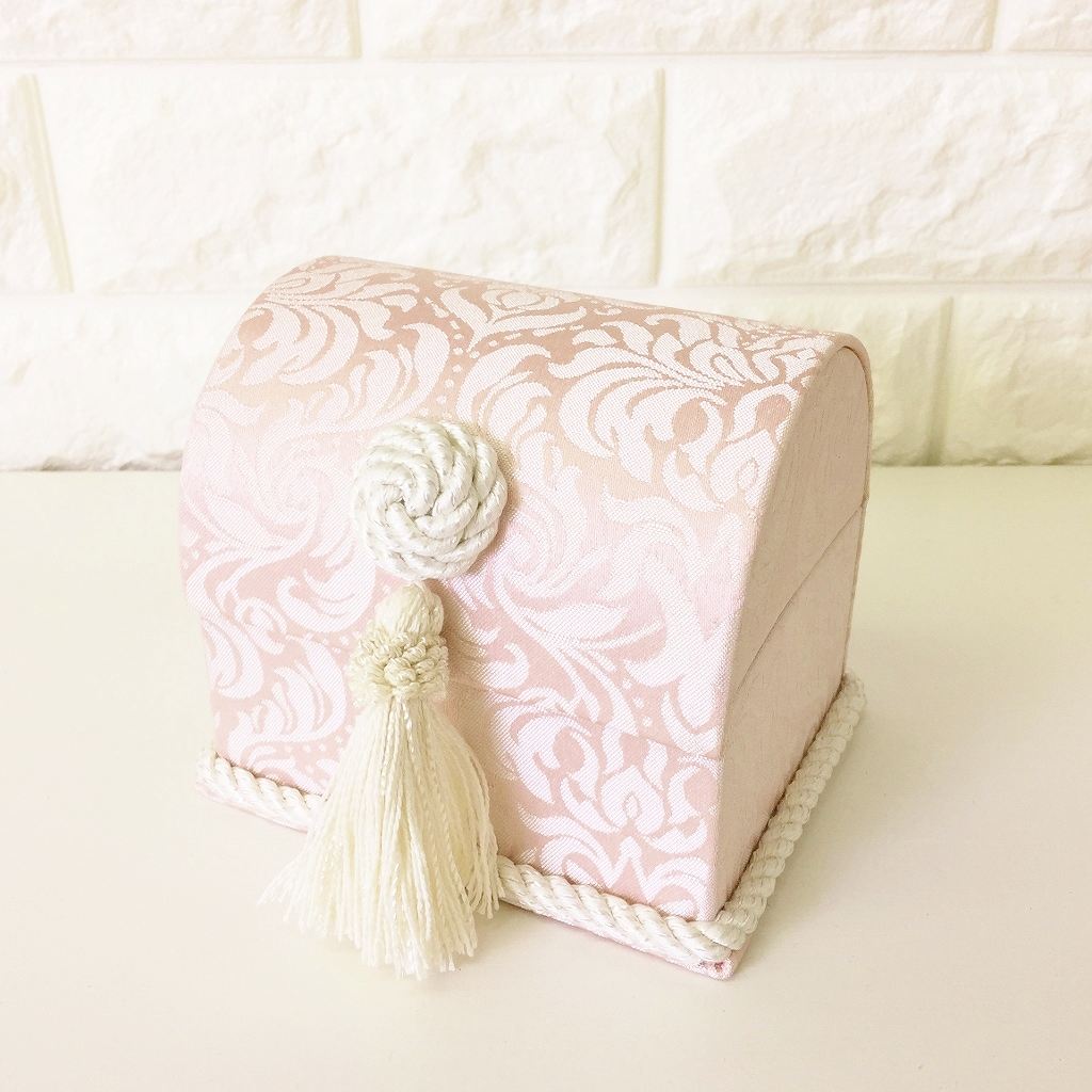 ジェニファーテイラー　タッセル付きトランクボックス　Haruno　ピンク　【薔薇雑貨　ジュエリーボックス　ロココ　プリンセス　リボン】