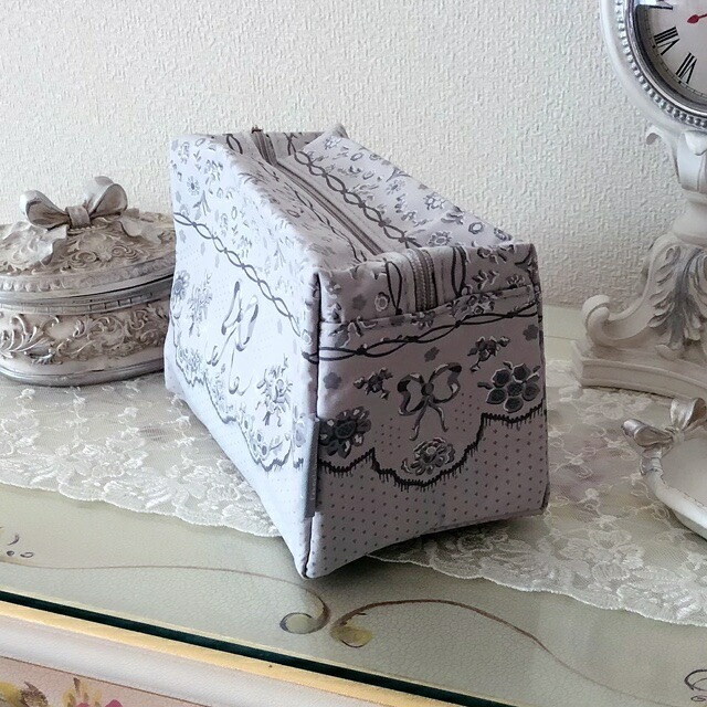 【期間限定SALE】【メール便可】　マチルドエム　スクエアポーチ　Mathilde M　【薔薇雑貨　フレンチ　ロココ　フランス　シャビーシック　コスメポーチ　化粧ポーチ】