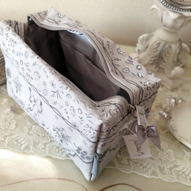 【期間限定SALE】【メール便可】　マチルドエム　スクエアポーチ　Mathilde M　【薔薇雑貨　フレンチ　ロココ　フランス　シャビーシック　コスメポーチ　化粧ポーチ】