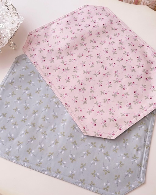 【メール便可】　撥水ランチョンマット　ポム・ドゥース　ピンク　【薔薇雑貨　ローズ　テーブルセンター　テーブルクロス　花柄】