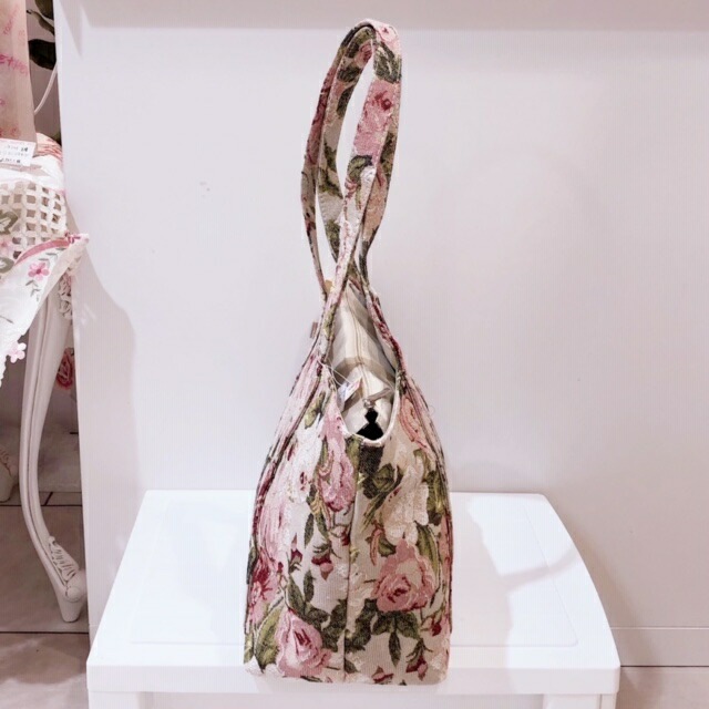 ゴブラントートバッグ　レガートローズ　【薔薇雑貨　薔薇柄　ショッピングバッグ　ママバッグ　手提げバッグ　ハンドバッグ　ジャガード】