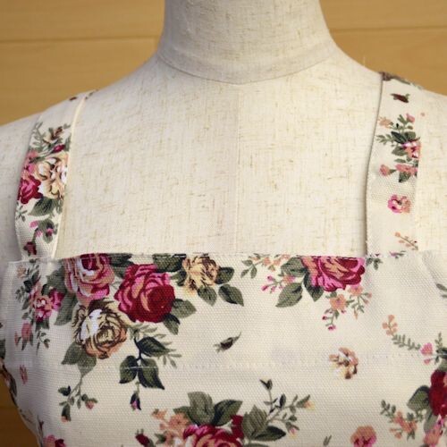 【メール便可】 花柄エプロン 【薔薇雑貨 ローズ バラ キッチン雑貨 ルームウェア ギフト プレゼント】