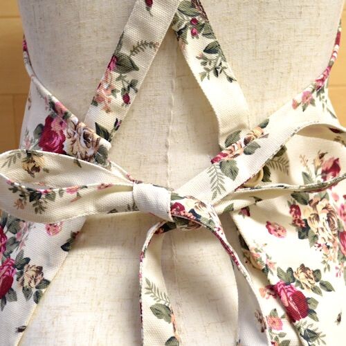 【メール便可】 花柄エプロン 【薔薇雑貨 ローズ バラ キッチン雑貨 ルームウェア ギフト プレゼント】