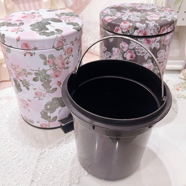ペダル式ダストボックス　Sサイズ　ティアラローズ　【薔薇雑貨　ゴミ箱　収納　小物入れ　ふた付きごみ箱　キッチン雑貨　サニタリー　洗面所】