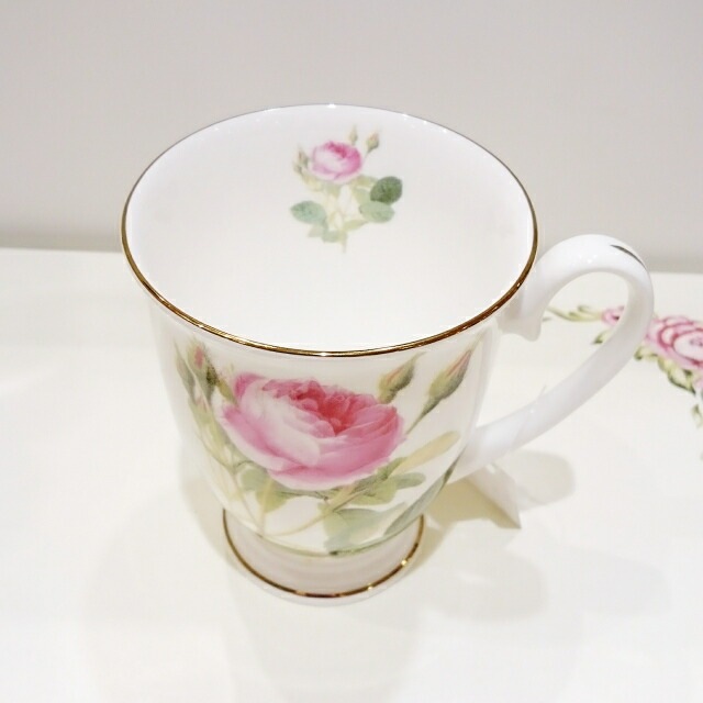 ボーンチャイナ　マグカップ　【薔薇雑貨　ローズ雑貨　テーブルウェア　キッチン雑貨　ティーカップ　ギフト　贈答品】