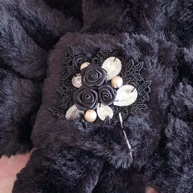 ビジュー付きティペット　【薔薇雑貨　ローズ雑貨　マフラー　襟巻き　ファー　服飾小物　ボア　冬小物】