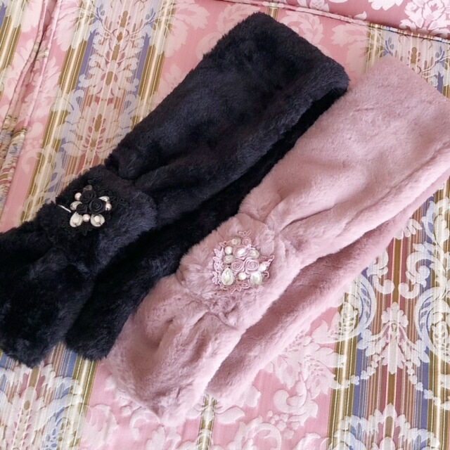 ビジュー付きティペット　【薔薇雑貨　ローズ雑貨　マフラー　襟巻き　ファー　服飾小物　ボア　冬小物】