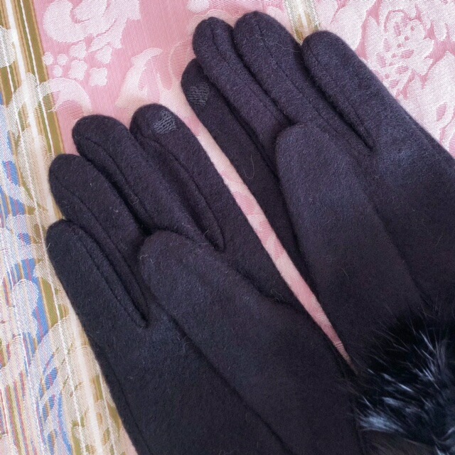 【メール便可】エレガントフラワーファー手袋　ブラック　【薔薇雑貨　服飾小物　グローブ　アクセサリー　防寒対策　冬小物　ローズ　レース　リボン　プリンセス】