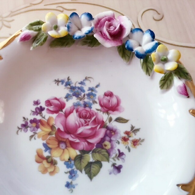陶花付きプレートL　【薔薇雑貨　お皿　食器　陶器　アクセサリートレー　小物入れ　カトラリー入れ　ロイヤルアーデン】
