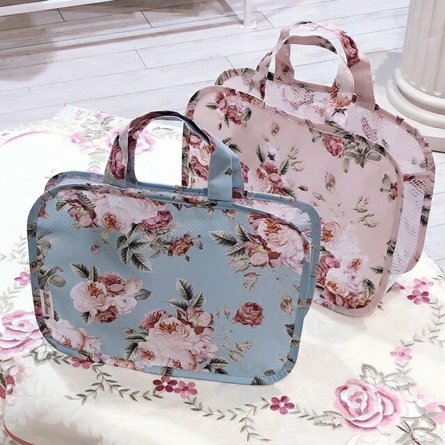 【メール便可】　ルドゥーテブロッサム　スパバッグ　【薔薇雑貨　ローズ雑貨　薔薇柄　お化粧ポーチ　旅行用ポーチ　トラベルポーチ】