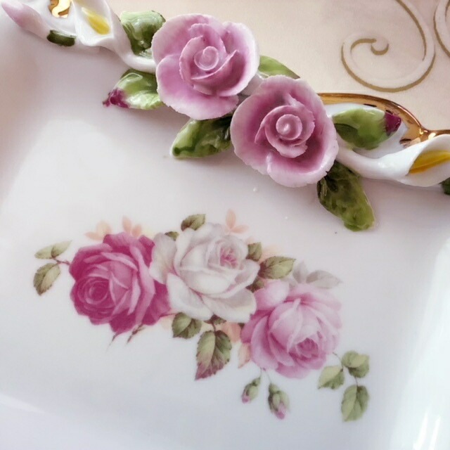 陶花付きトレーL　【薔薇雑貨　お皿　食器　陶器　アクセサリートレー　プレート　小物入れ　カトラリー入れ　ロイヤルアーデン】
