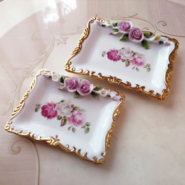 陶花付きトレーＳ　【薔薇雑貨　お皿　食器　陶器　アクセサリートレー　プレート　小物入れ　カトラリー入れ　ロイヤルアーデン】