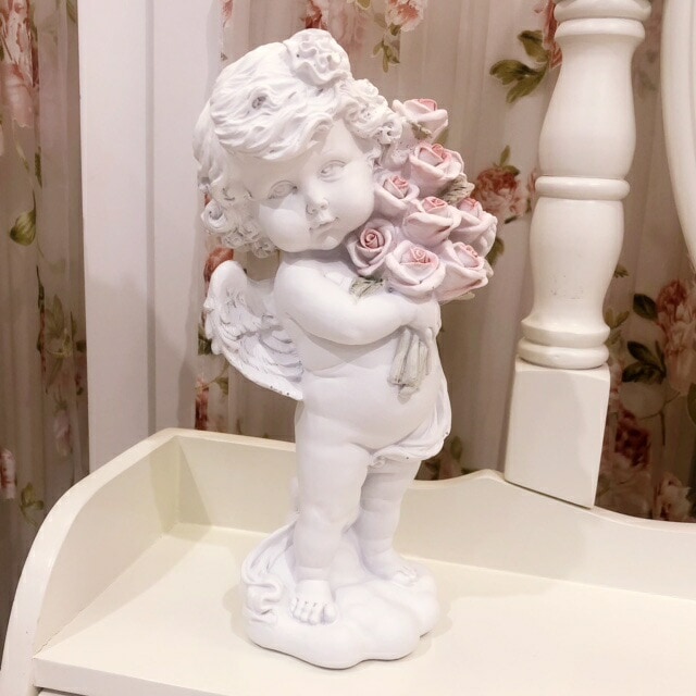 花束を抱える天使　【薔薇雑貨　ローズ　エンゼル　天使　フェアリー　インテリア　オブジェ　置き物　ギフト　プレゼント　お祝い】