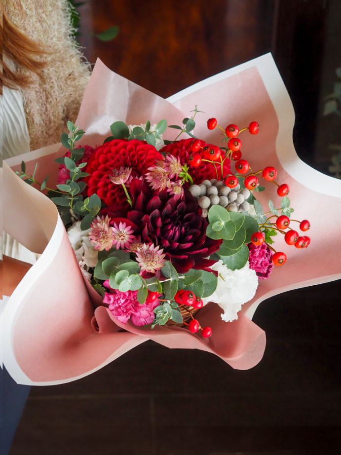 【選べるラッピング】季節のナチュラルバスケットアレンジメント -Winter Ver.-