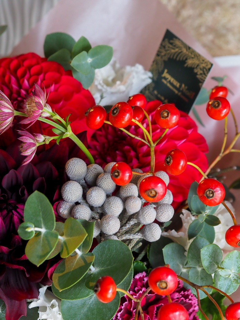 【選べるラッピング】季節のナチュラルバスケットアレンジメント -Winter Ver.-