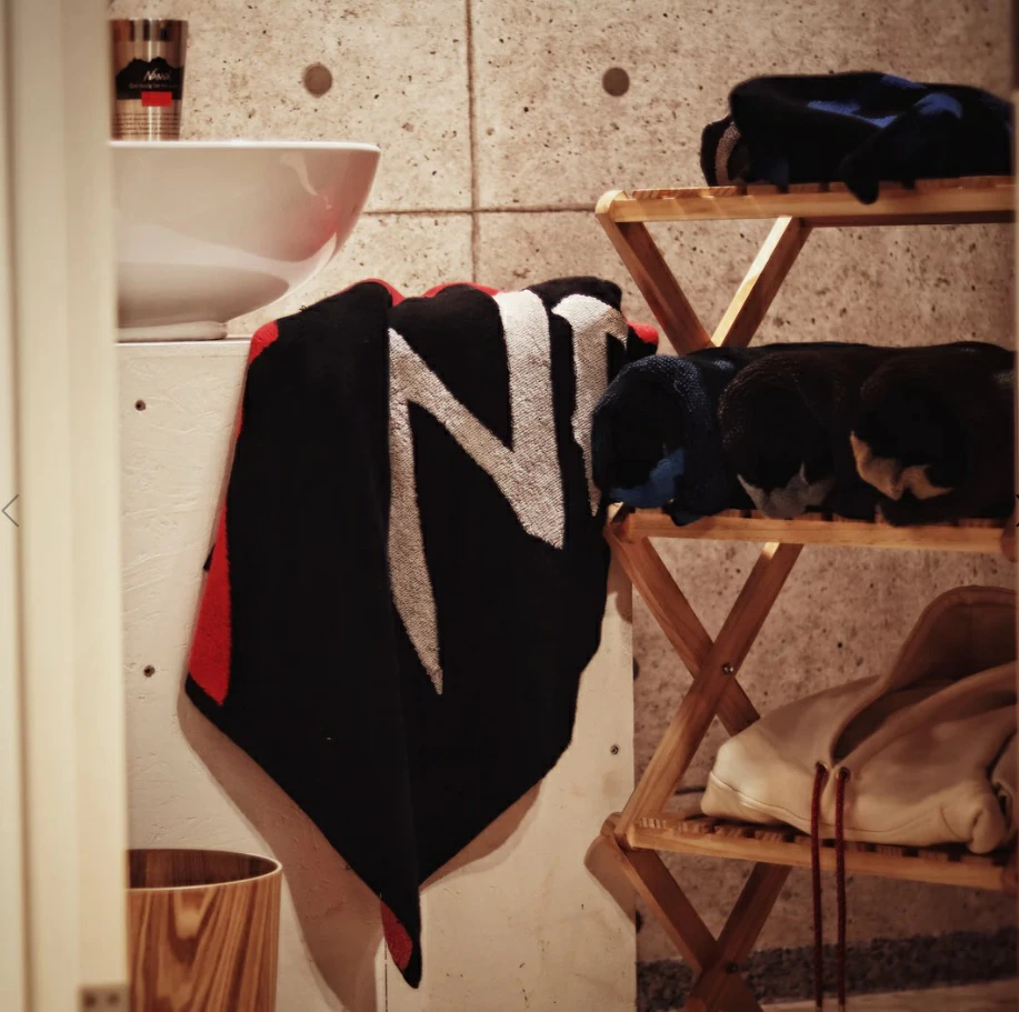 ナンガ　バスタオル　NANGA LOGO BATH TOWEL BEG ブルー NANGA LOGO BATH TOWEL ブルー｜キャンプ用品ならLiberty Base
