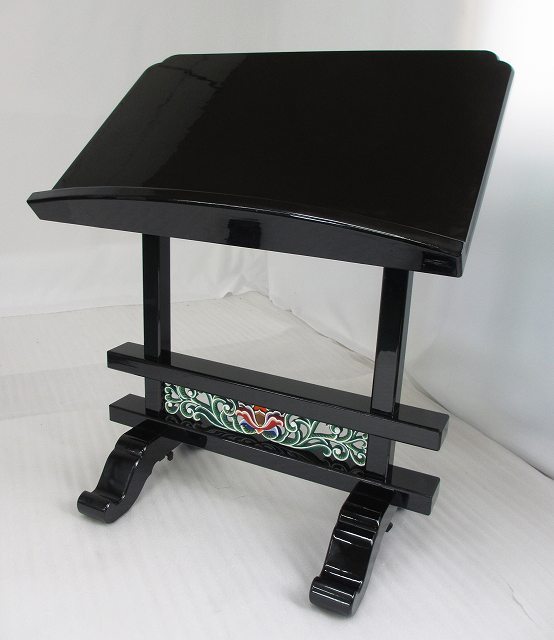 【特別販売品】黒塗り　見台1.8尺　彩色有　金箔無(天幅54.5cm高65cm奥32cm)長期在庫品の為特価　木製高級仏具通販(管理番号7686) 
