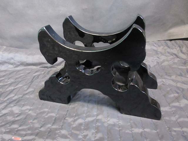 【特別販売品】黒塗り　銅鑼台　(総幅32cm総高21cm奥13.5cm)長期在庫品の為特価  木製高級仏具通販　(管理番号4513)