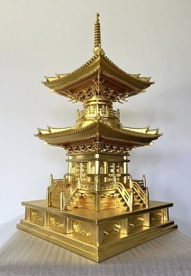 【中古特別販売品】多宝塔　木製　本金箔使用　高さ約92cm　中古品のため箔擦れ等あり　特価価格　仏具通販(管理番号4563)