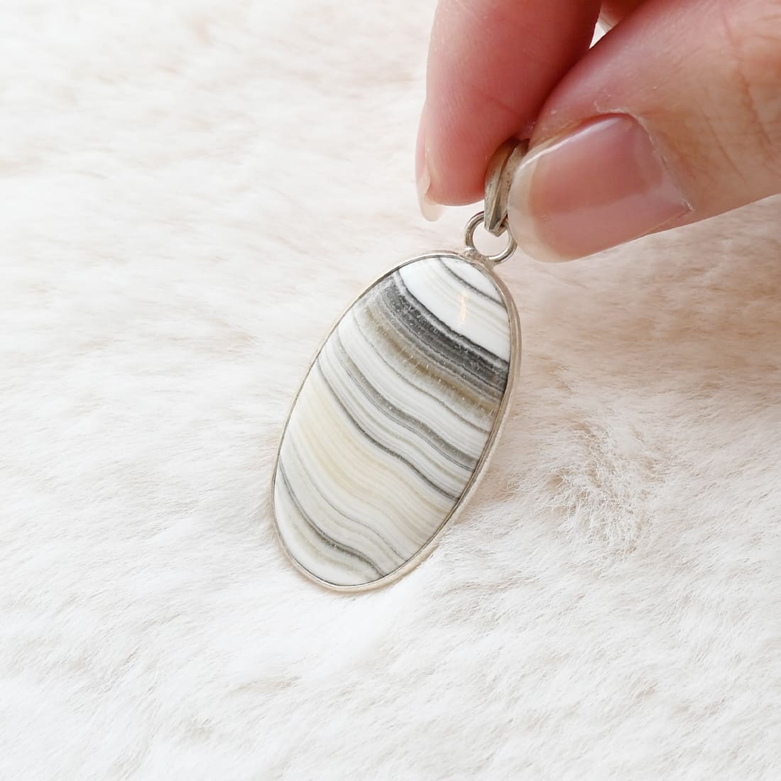 ペンダントトップ（ホワイトアゲート）