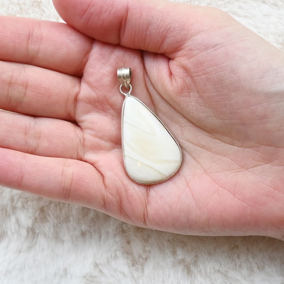 ペンダントトップ(ホワイトアゲート)