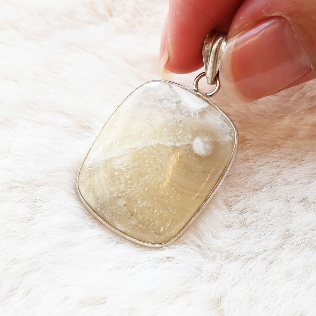 ペンダントトップ（ホワイトアゲート）