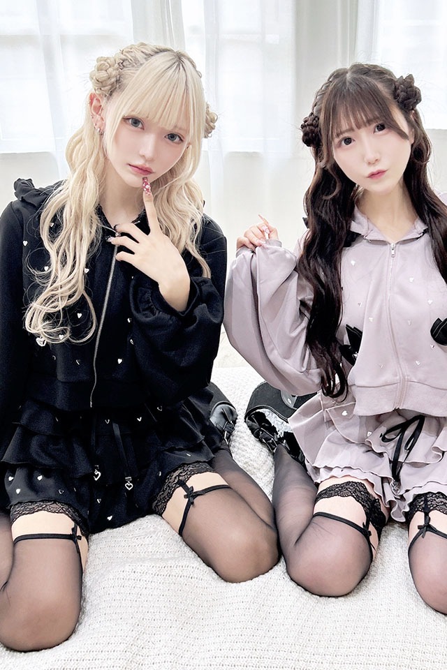 アルベロベロ♥️ぶたさん　わんちゃん　女の子キラキララメ生成りフリルスウェット 110-140cm】胸元フリルふわふわニット（ニット/セーター