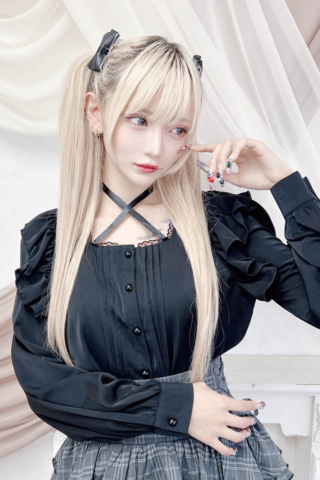 BUNON フリル付きブラック長袖ブラウス Bonjour Sagan ブラウス シャツ ラッフルカラー袖フリル