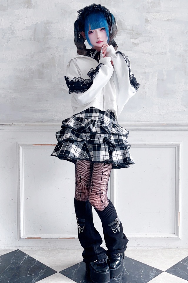 MA*RS】スタッズ付きクロス刺繍ショートパーカー - ホワイト