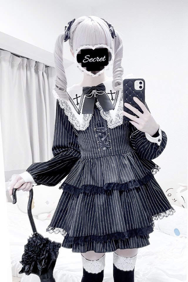 【an・美品】フロントジップビジュードットスタッズフリルマーメイドセットアップ an/アン】ストレッチワッフル/ フロントジップ/ ゴールド
