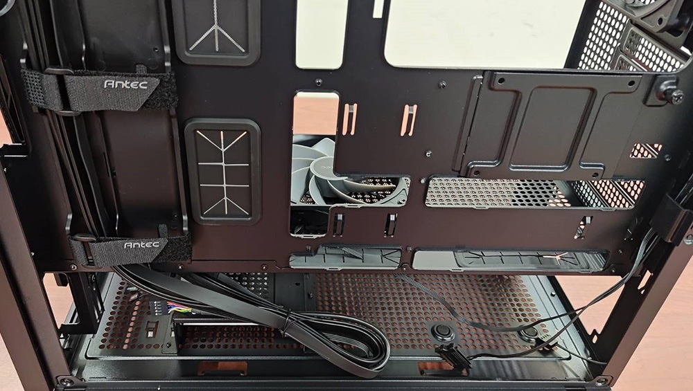 L0227-10 Antec FLUX SE ジャンク