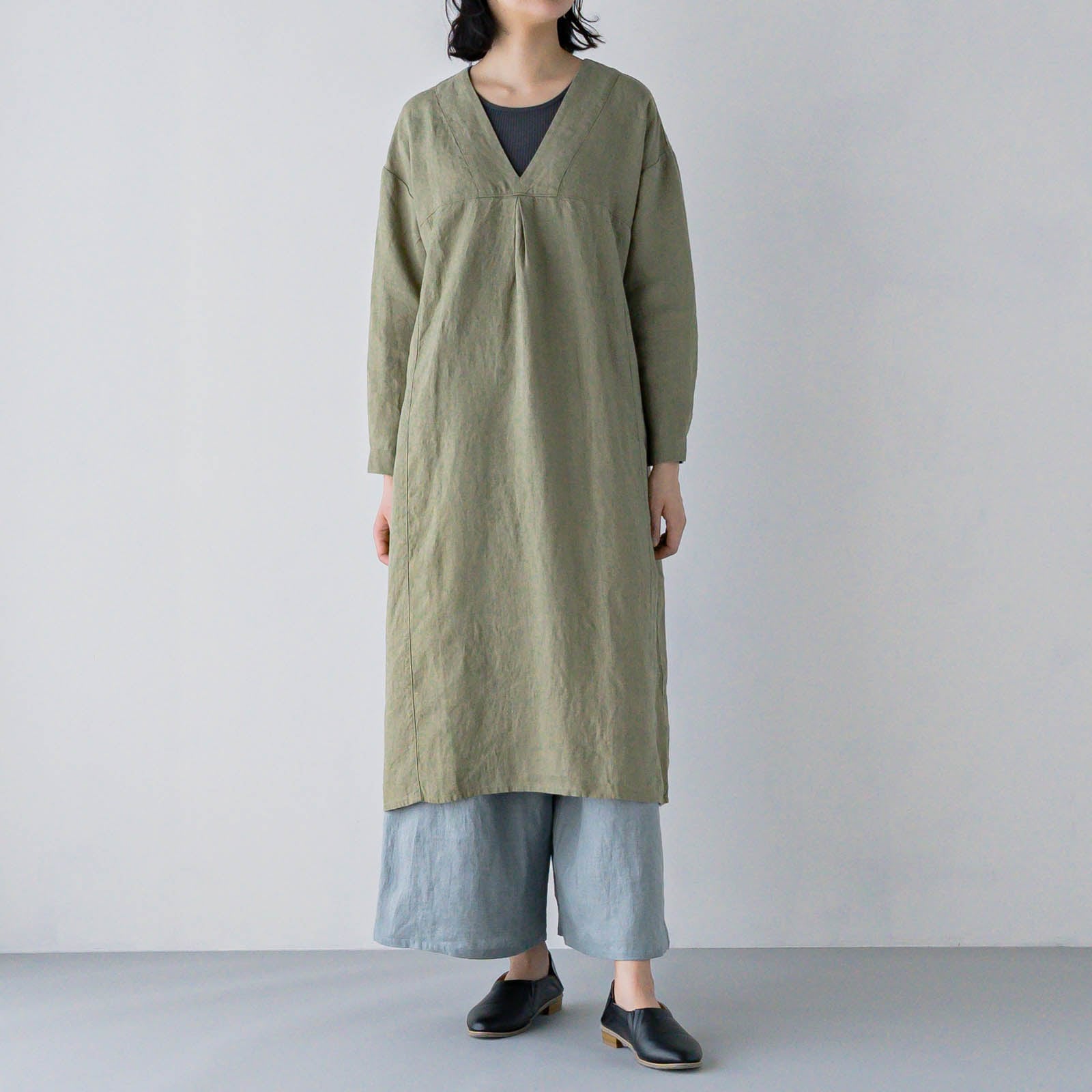 E73-13　Vネックワンピース _ フォググリーン