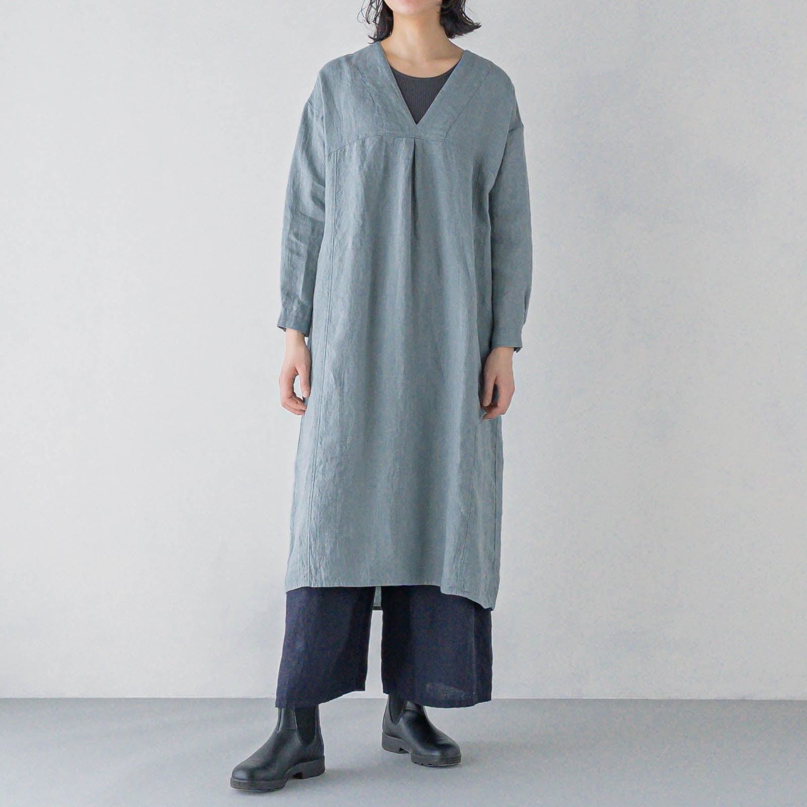 E73-13　Vネックワンピース _ サックスブルー _ [受注生産]