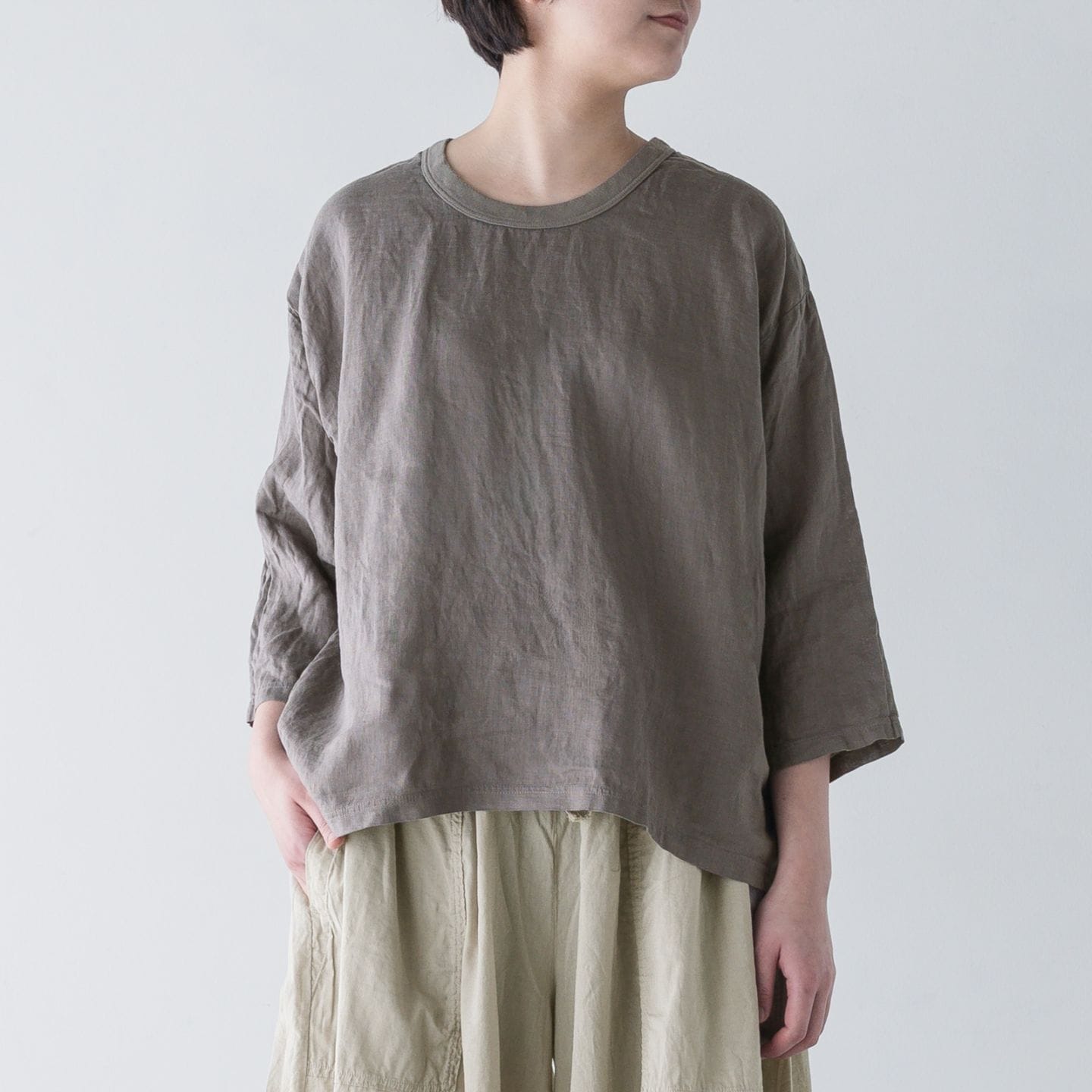 ARTE POVERA _ リネン染め8分袖クルーシャツ ネンドグレー
