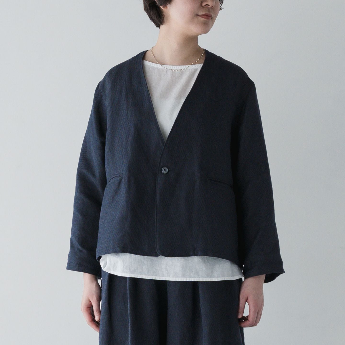 セレモニー ノーカラージャケット _ 紺×黒