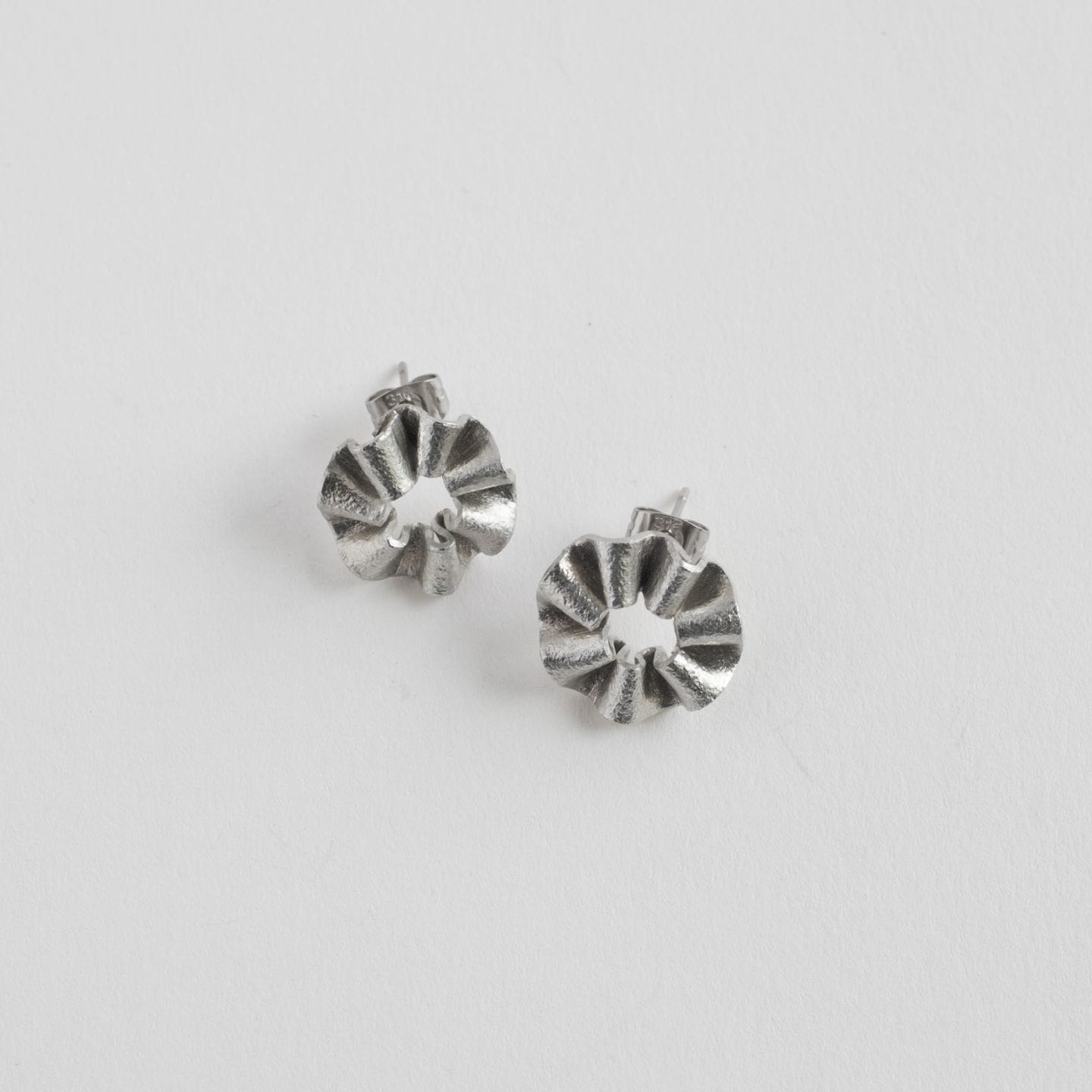 ドレープまるピアス