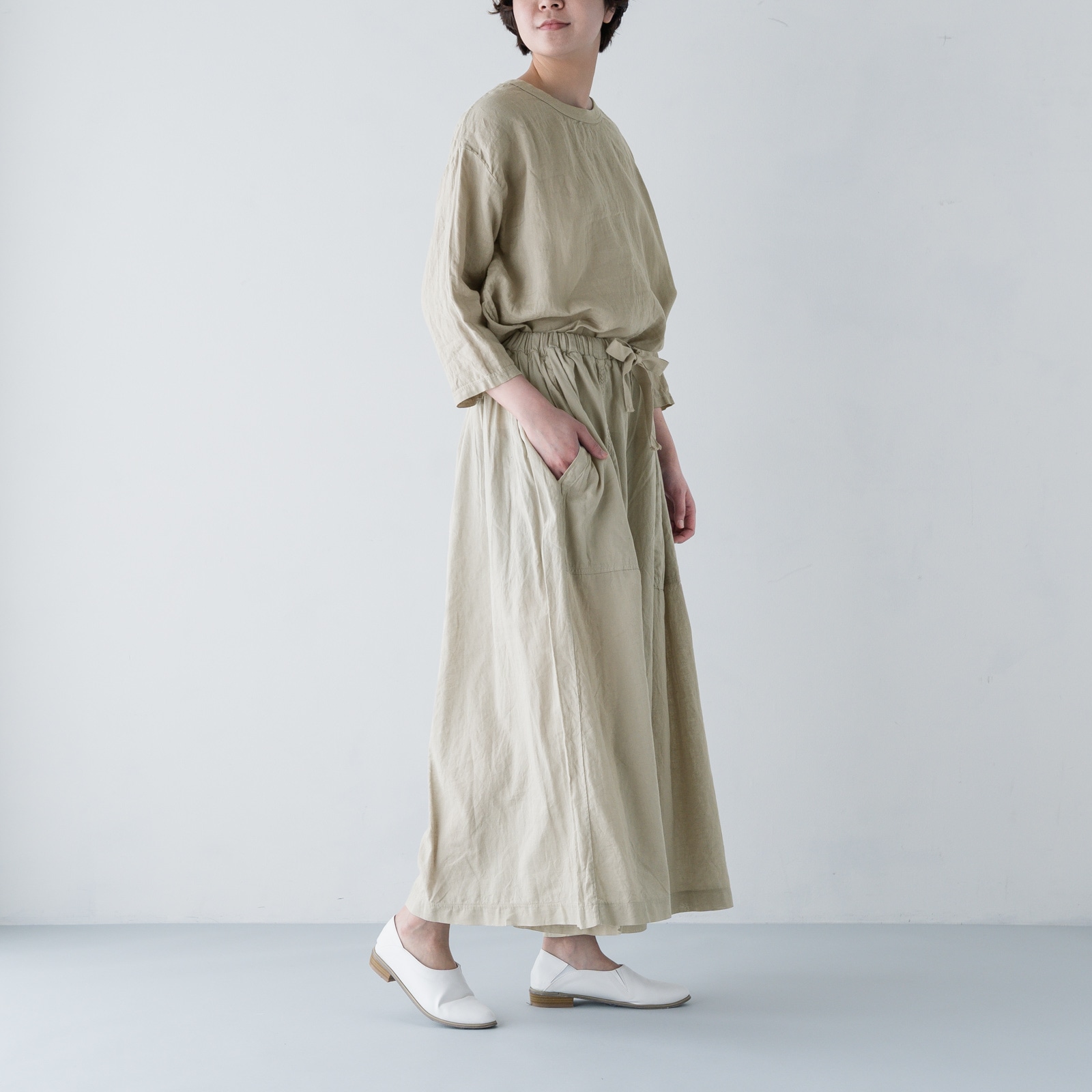 ARTE POVERA _ リネン染め8分袖クルーシャツ ライトベージュ