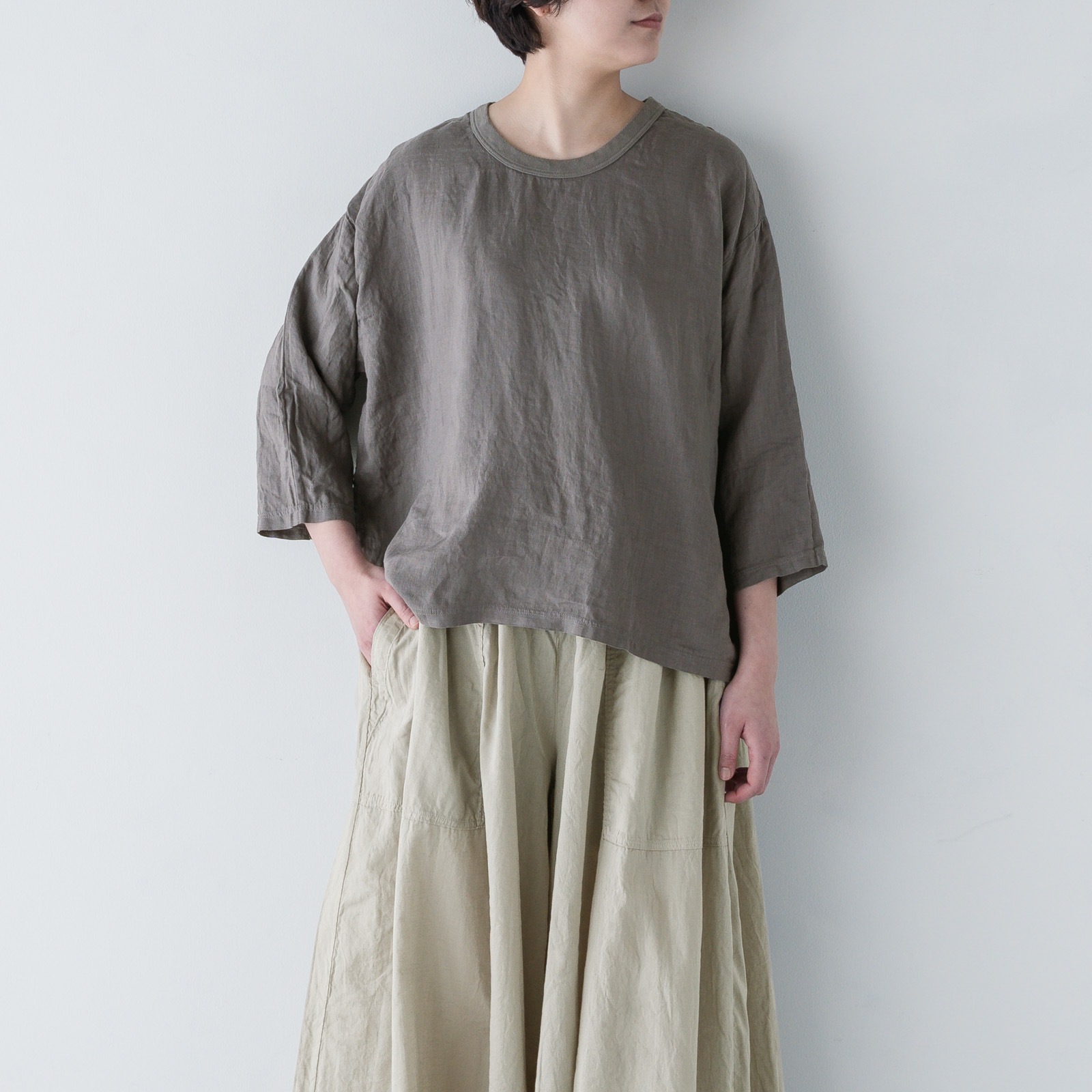 ARTE POVERA _ リネン染め8分袖クルーシャツ ネンドグレー