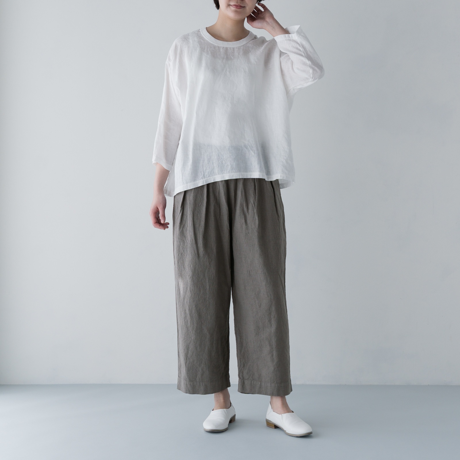 ARTE POVERA _ リネン染め8分袖クルーシャツ ネンドグレー