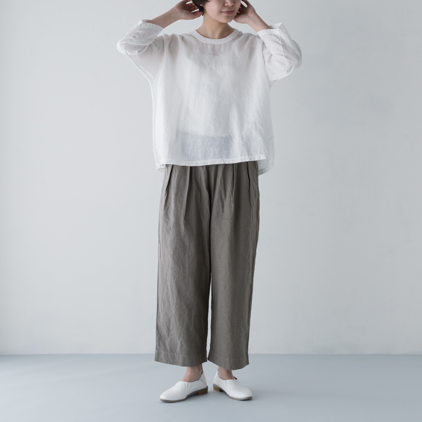 ARTE POVERA _ リネン染め8分袖クルーシャツ ネンドグレー