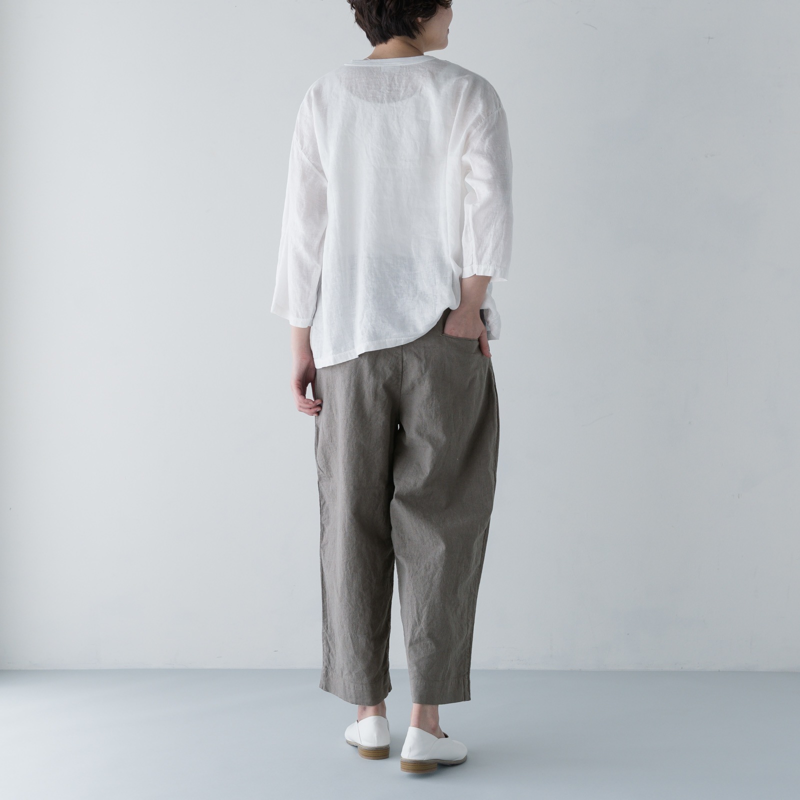 ARTE POVERA _ リネン染め8分袖クルーシャツ ネンドグレー