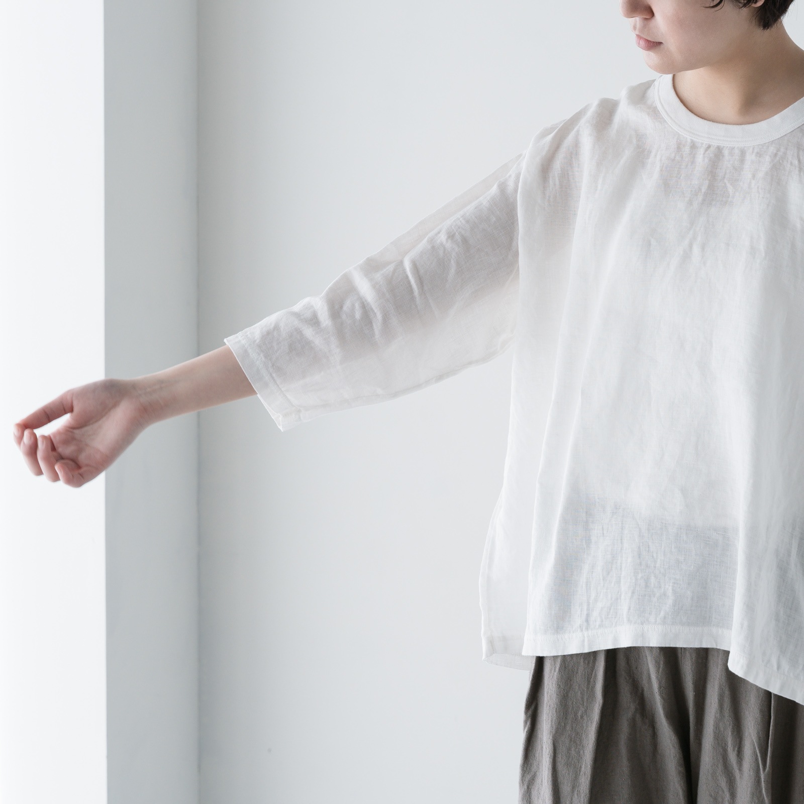 ARTE POVERA _ リネン染め8分袖クルーシャツ ネンドグレー