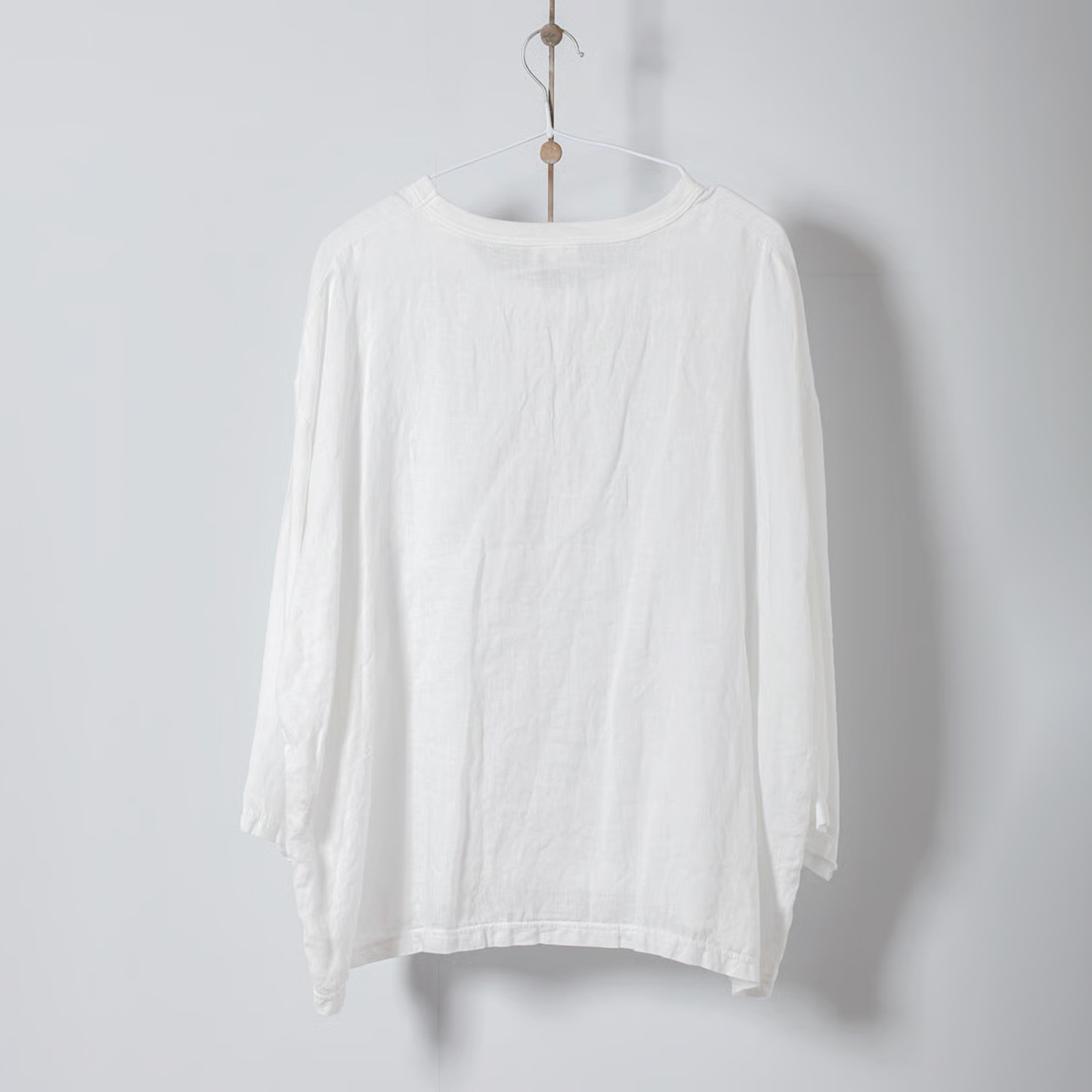 ARTE POVERA _ リネン染め8分袖クルーシャツ ネンドグレー