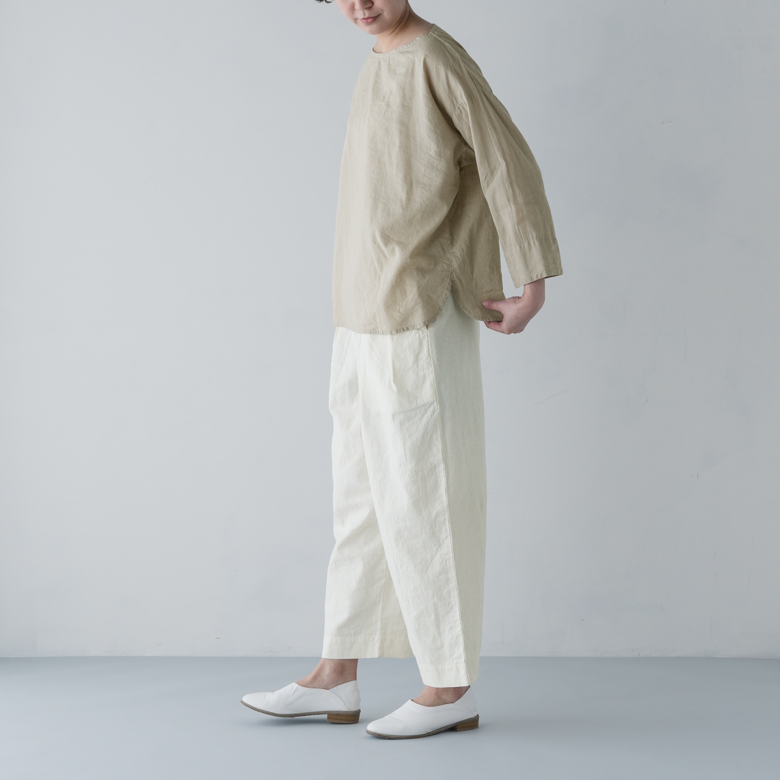 ARTE POVERA _ リネン&コットン ボートネックシャツ ネンドグレー