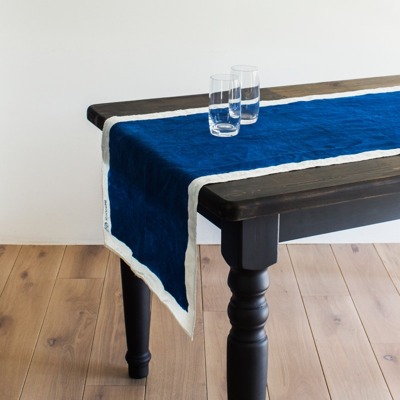 ベルトッツィ テーブルランナー _ ピエノ インダコスクーロ