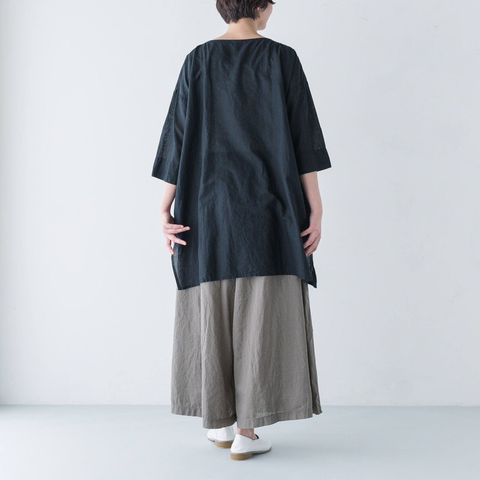ARTE POVERA _ リネン&コットン ボートネックロングブラウス ブラック