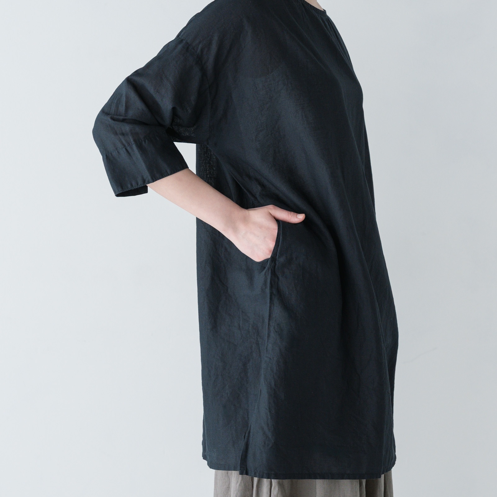 ARTE POVERA _ リネン&コットン ボートネックロングブラウス ブラック
